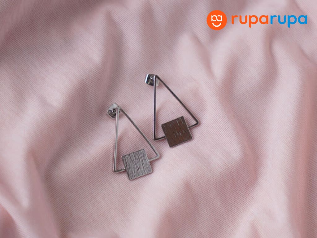 kado valentine sahabat anting