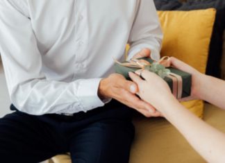 kado valentine untuk cowok