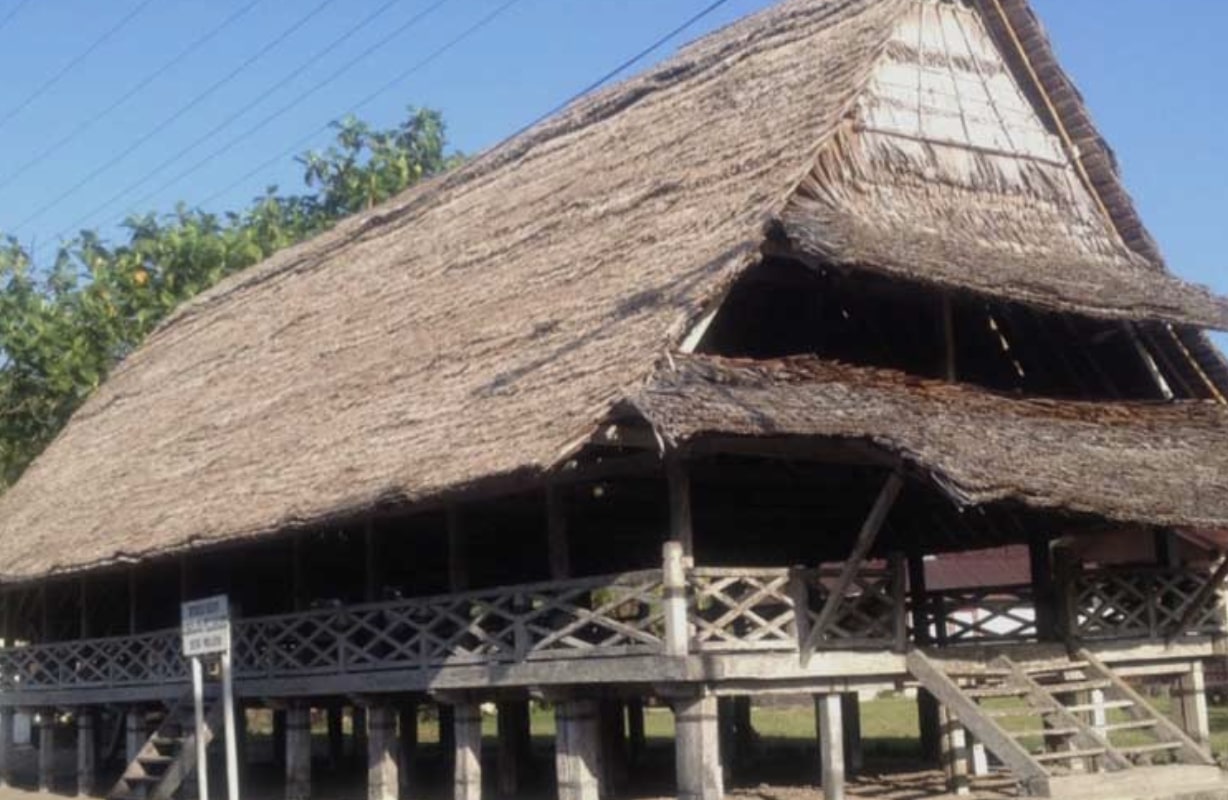 keunikan rumah adat baileo maluku