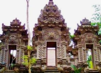 rumah adat bali
