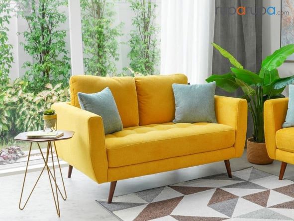 Meja sudut ruang tamu