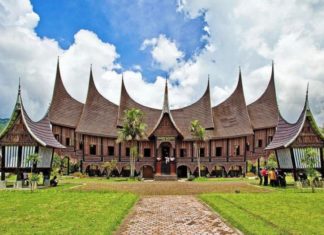 rumah gadang minangkabau