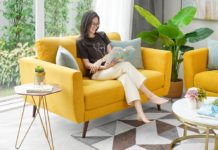 meja sudut ruang tamu