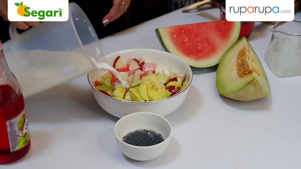 Sop Buah segar tambahkan susu