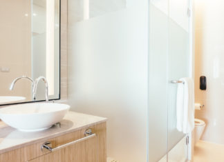 dekorasi kamar mandi sempit