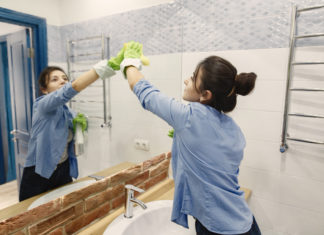 tips membersihkan kamar mandi