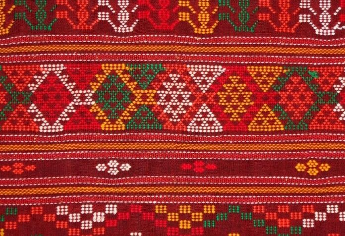 kain tradisional ulos