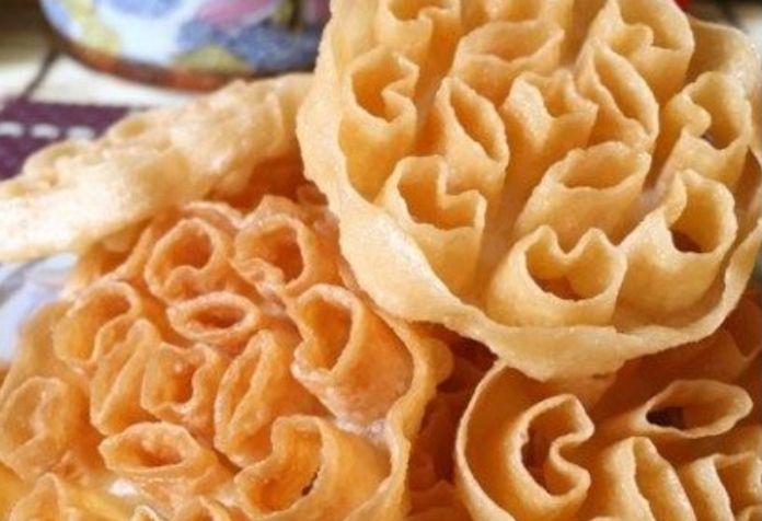 kue kering kembang goyang