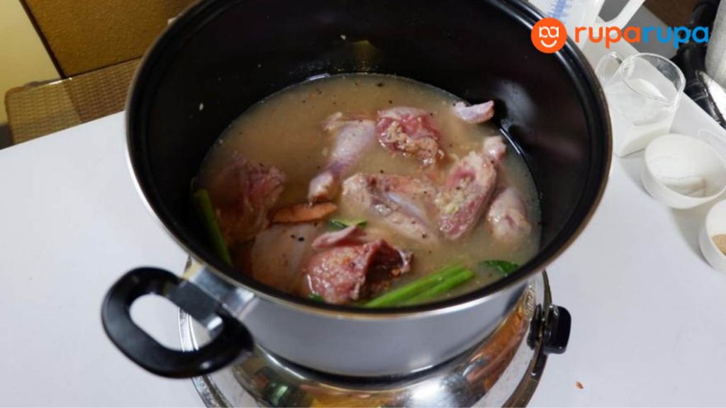 masukkan potongan ayam