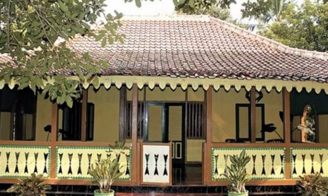 rumah adat jakarta