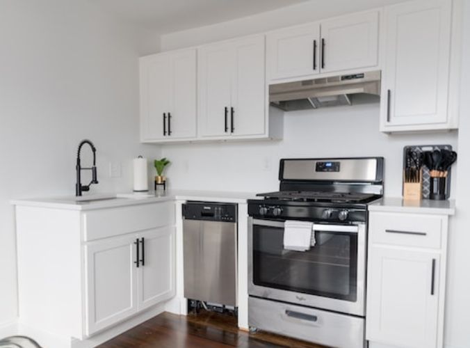 dapur minimalis 2x2 serba putih