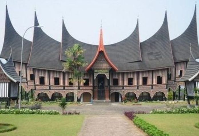 rumah adat gadang