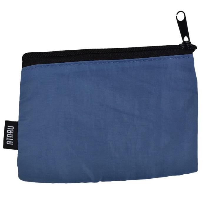 Ataru Pouch Nylon Small - Biru barang yang harus dibawa saat ke luar negeri