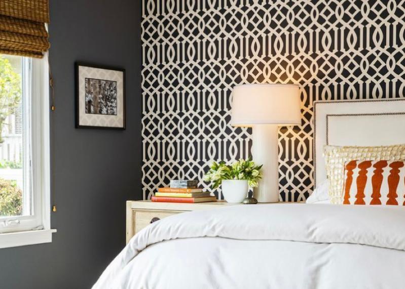 Wallpaper dinding kamar motif trellis