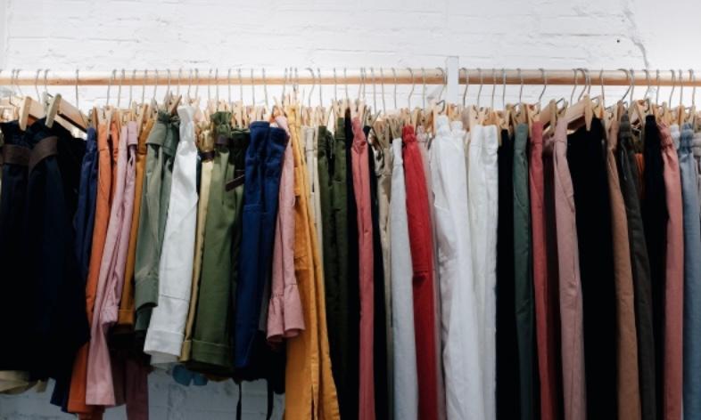 waktu mencuci pakaian celana katun