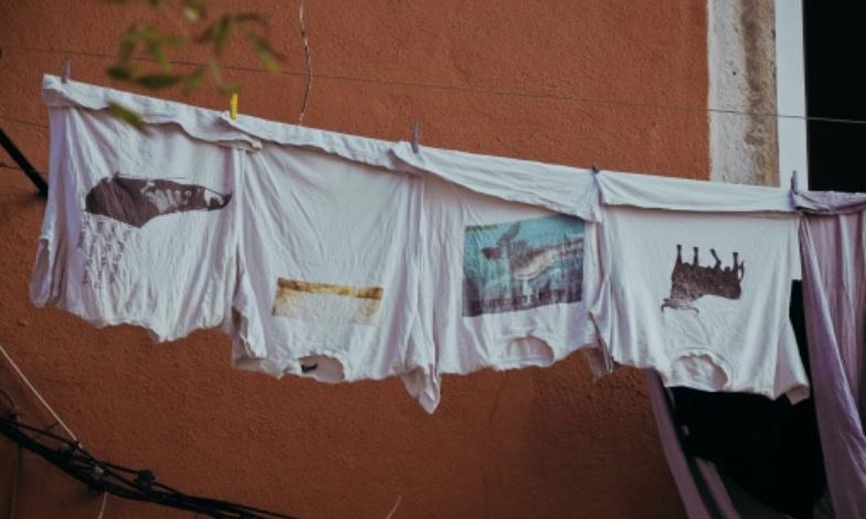 waktu mencuci pakaian kaos