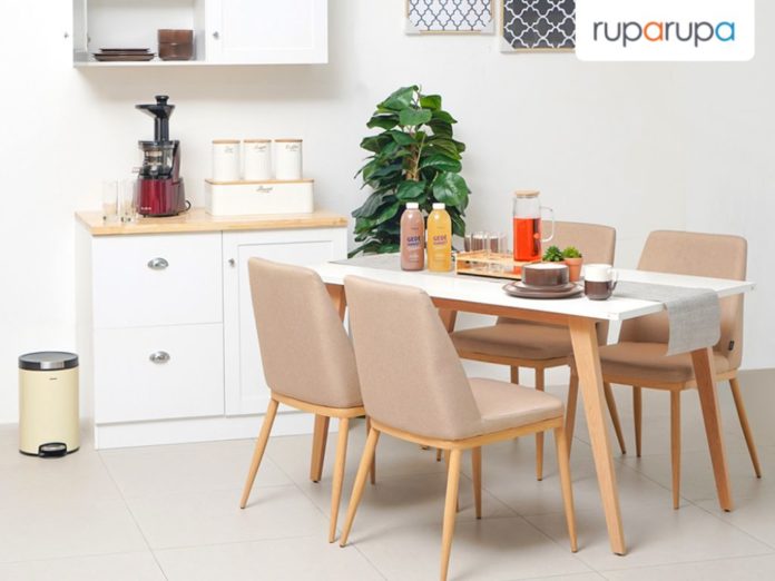 Desain ruang makan klasikDesain ruang makan klasik