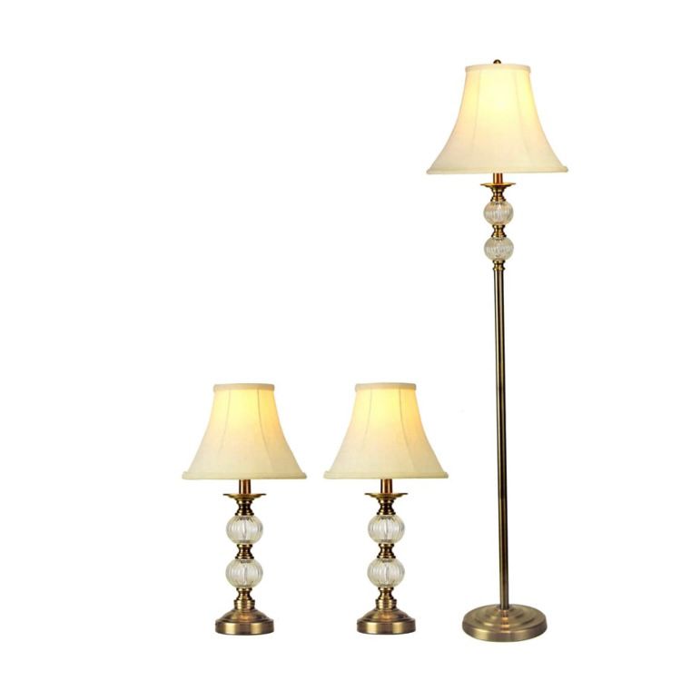 Lampu dengan sinar kuning yang memiliki desain klasik