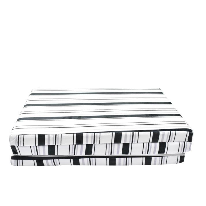 Tempat tidur warna monokrom