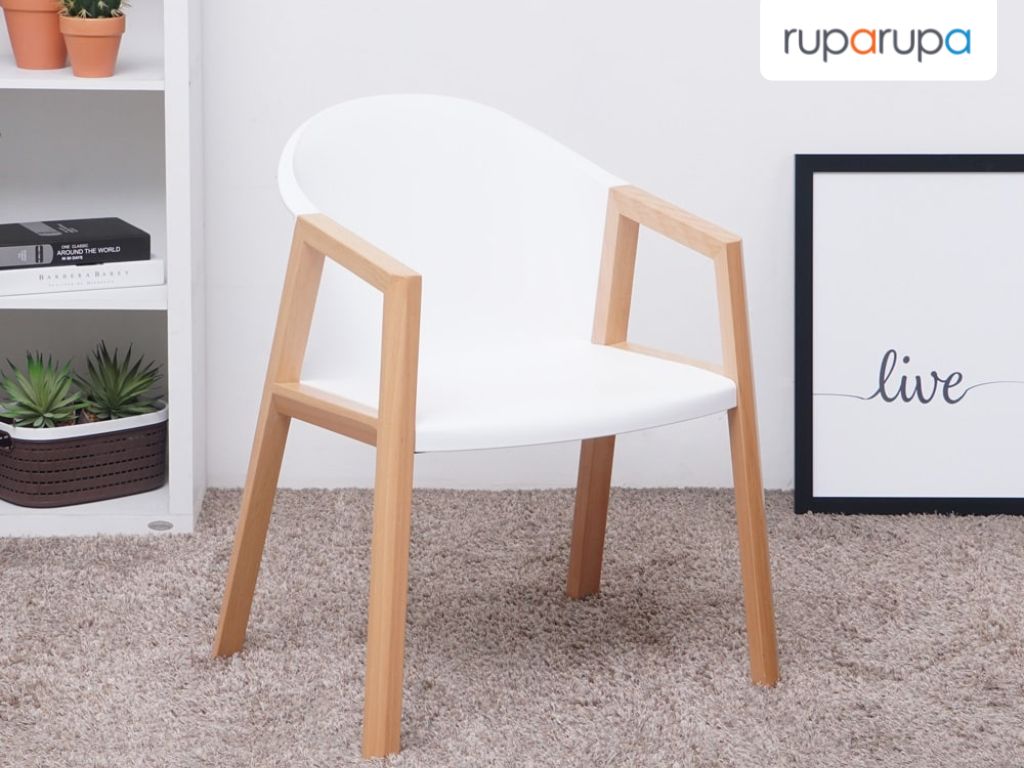 Tempat duduk model Sherman dengan tambahan bahan plastik