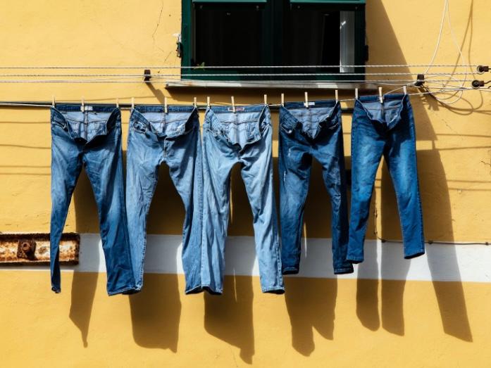 menjemur baju dalam kondisi tidak dibalik