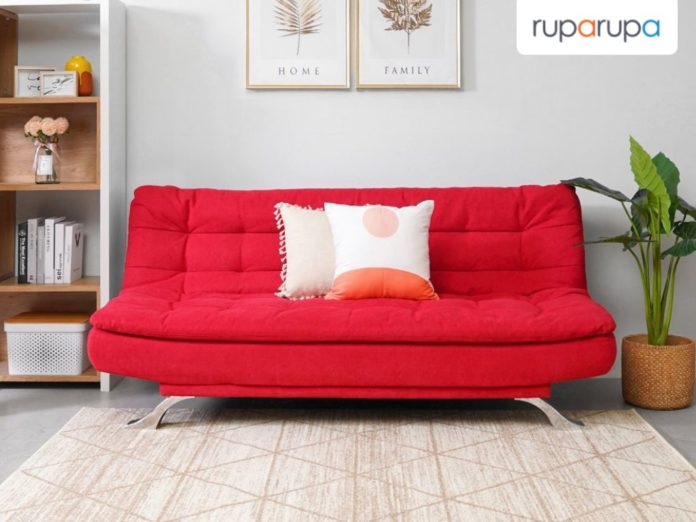 kombinasi sofa merah