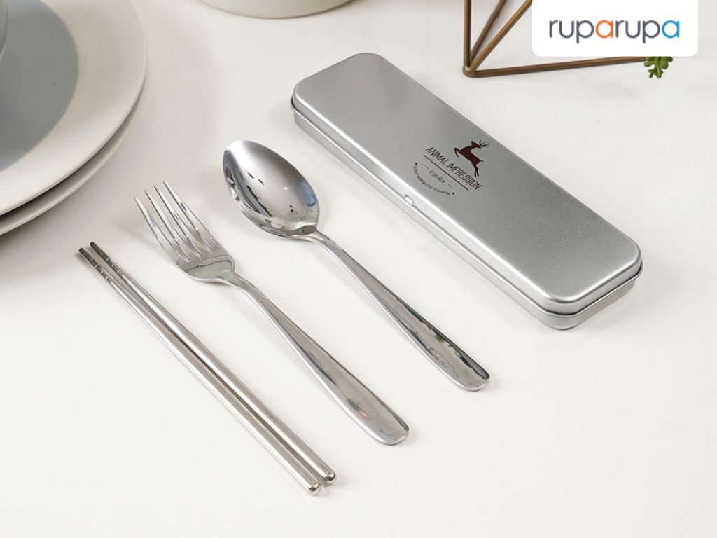 Set alat makan untuk hadiah pemenang lomba 17 agustus