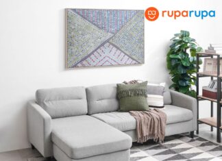 kombinasi lukisan dan sofa abu-abu