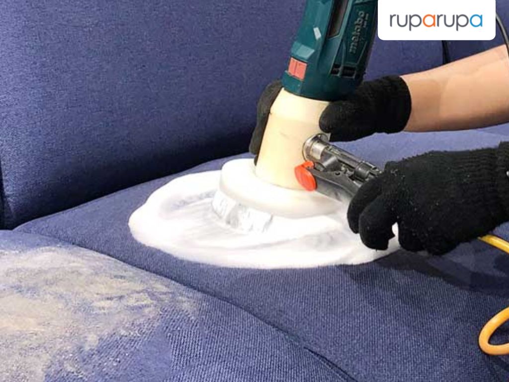 membersihkan noda sofa