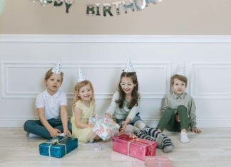 memilih kado anak tetap hemat