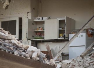 menghadapi gempa susulan