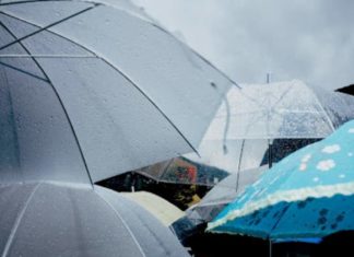 hujan badai di rumah