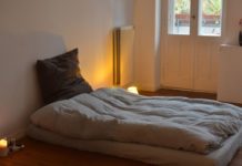 Cara menata kasur tanpa dipan di lantai