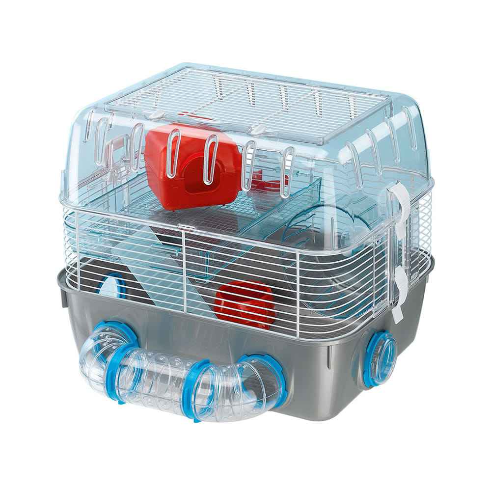 membersihkan kandang hamster