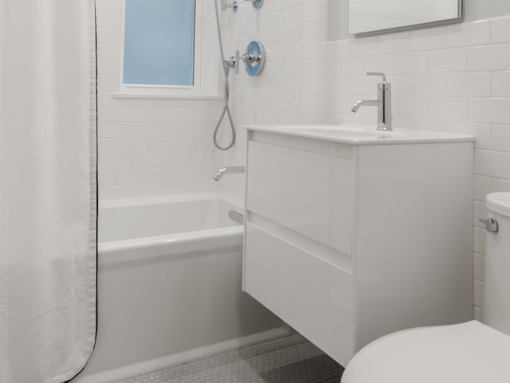 desain kamar mandi minimalis 2x3