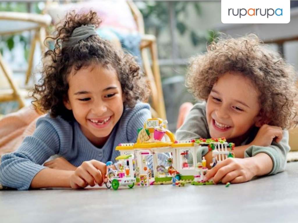 LEGO® Friends Hrtlake Ct Orgnc Cafe 41444