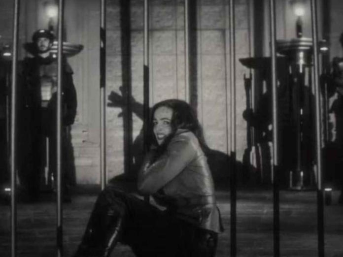 Cuplikan adegan dalam film Werewolf by Night