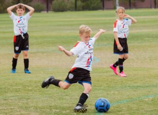 manfaat bermain bola bagi si kecil