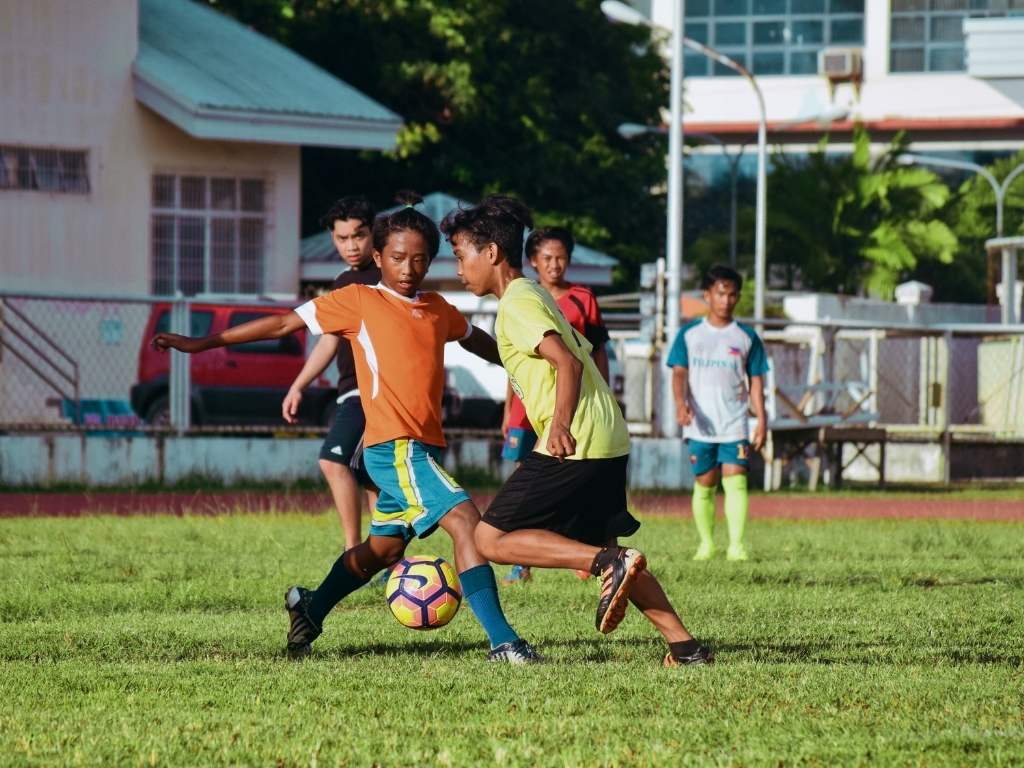 manfaat bermain bola untuk anak