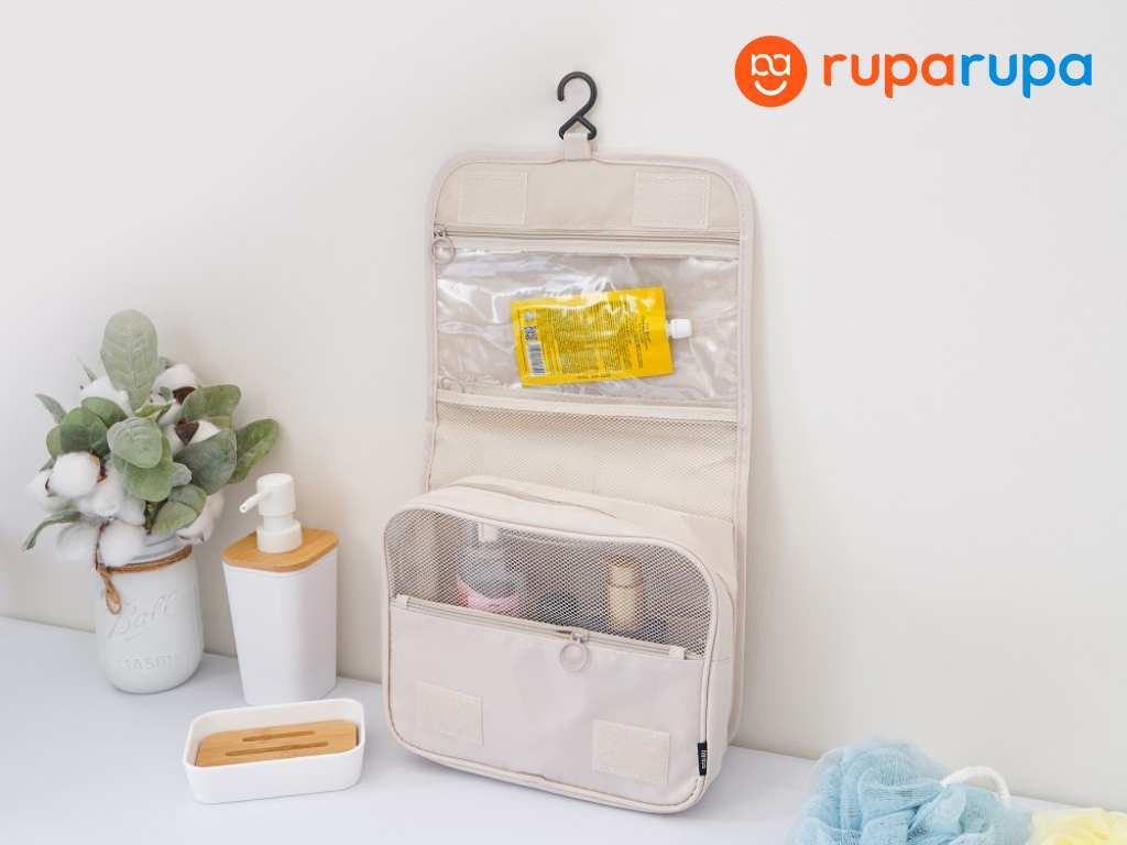 perlengkapan traveling wanita