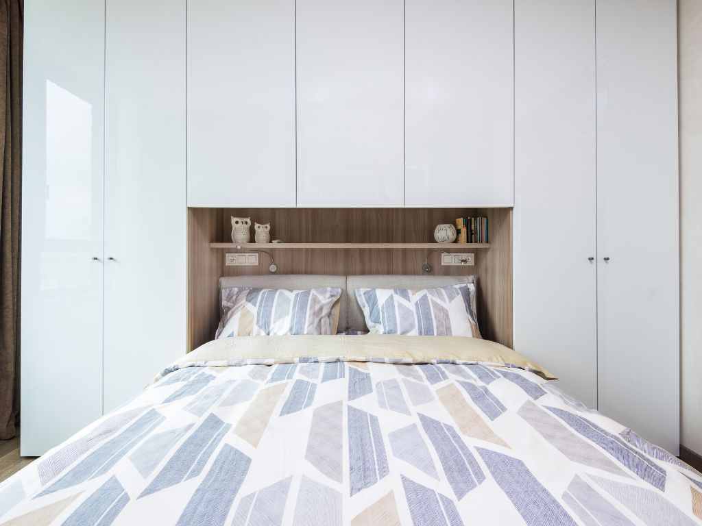 lemari pakaian built-in