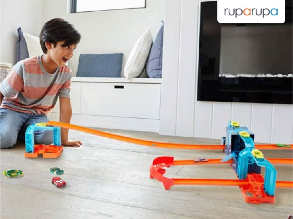 Mainan Hot Wheels Track Builder Fall Driver