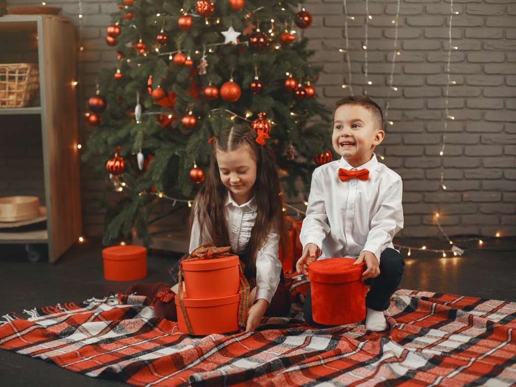 kegiatan hari natal anak tukar kado