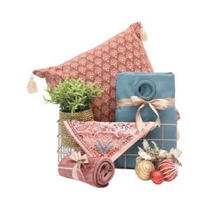 hampers natal keranjang besi