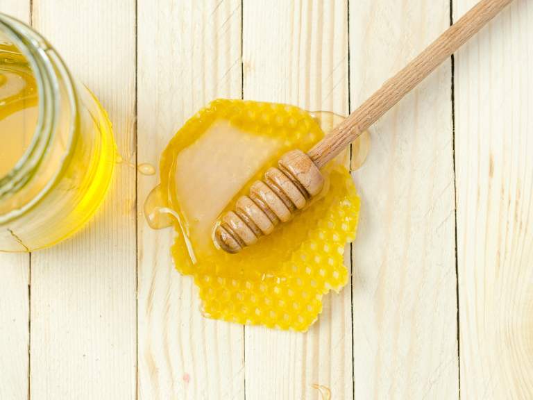 manfaat madu untuk wajah dapat melembabkan