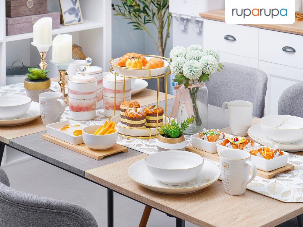 menata perlengkapan meja makan