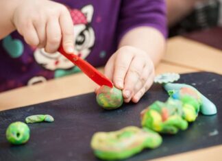 manfaat bermain playdough