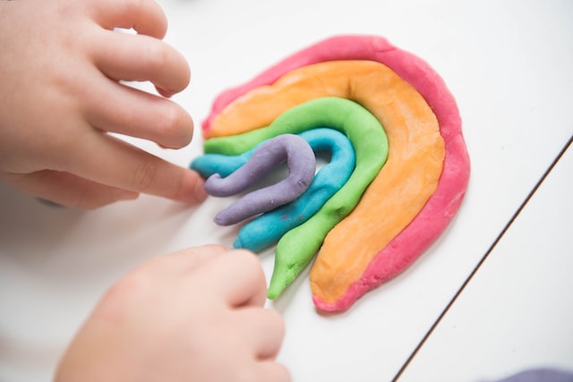 manfaat bermain playdough