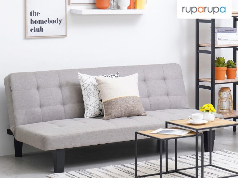 kombinasi warna abu abu bantal sofa