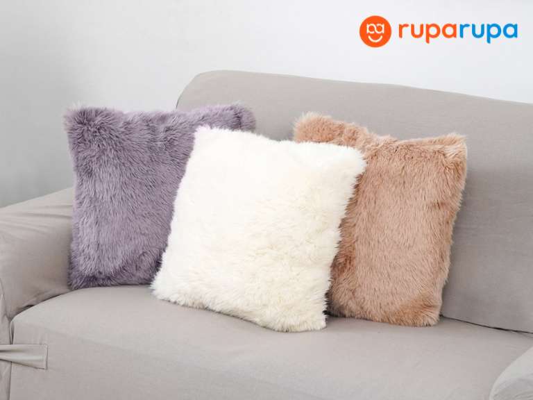 Informa 45x45 Cm Fuzzy Bantal Sofa Faux Fur - Cokelat